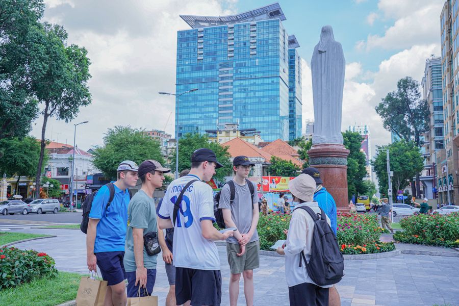 High school students on a Scivi Travel program