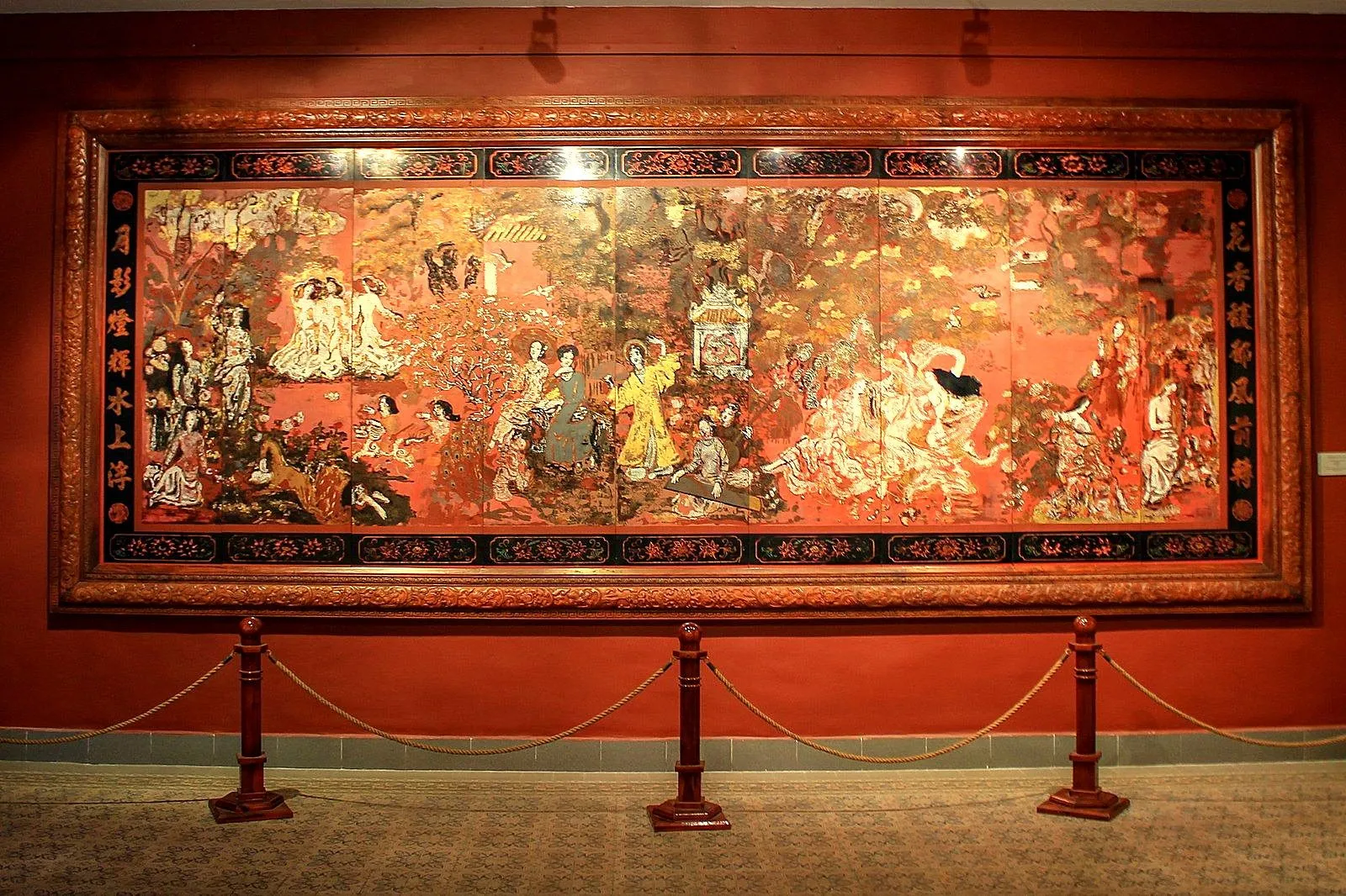The lacquer painting Vuon Xuan Trung Nam Bac, a Vietnamese national treasure